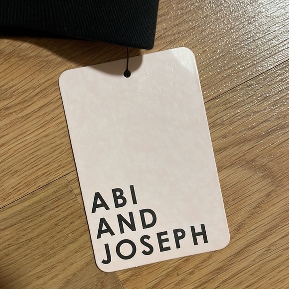 NWT ABI AND JOSEPH Run Swim High Support Sports Bra. Medium - Picture 6 of 9